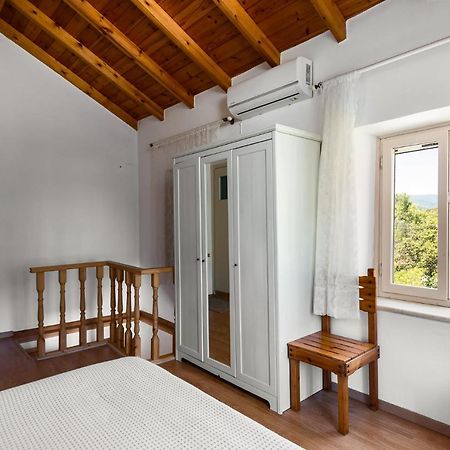Traditional Rustic Maisonette By Konnect Agios Ioannis Peristerion Exterior foto