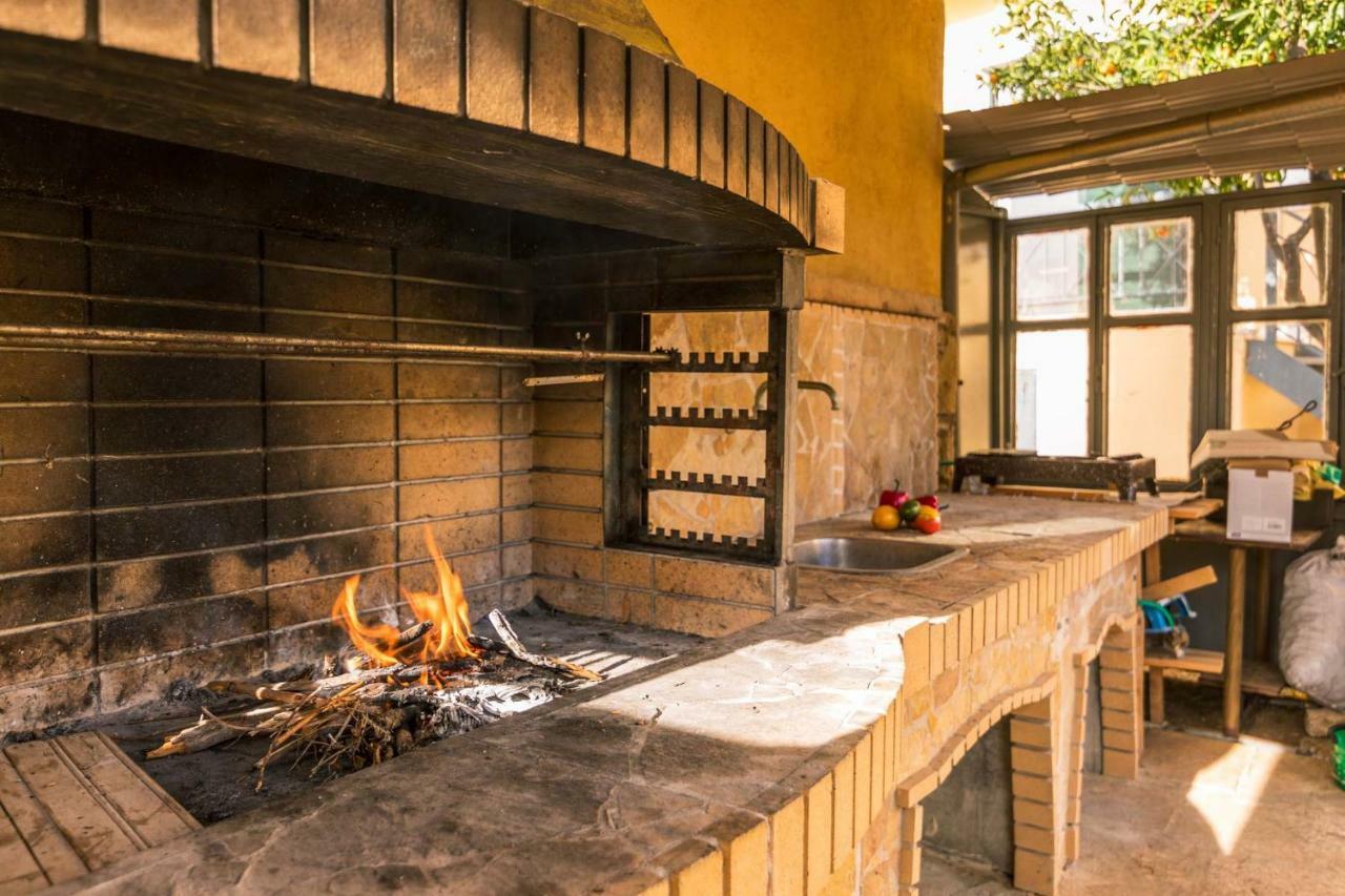 Traditional Rustic Maisonette By Konnect Agios Ioannis Peristerion Exterior foto